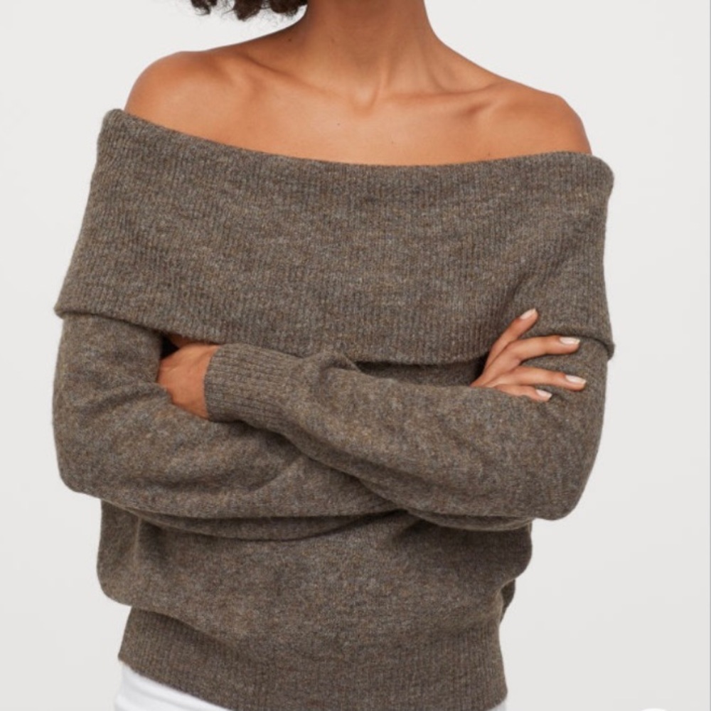 🌸 H&M Off-The-Shoulder Sweater